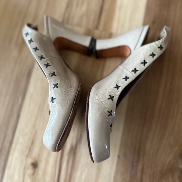 John Fluevog Cream Heels with Black Accents - Picture 9 of 10